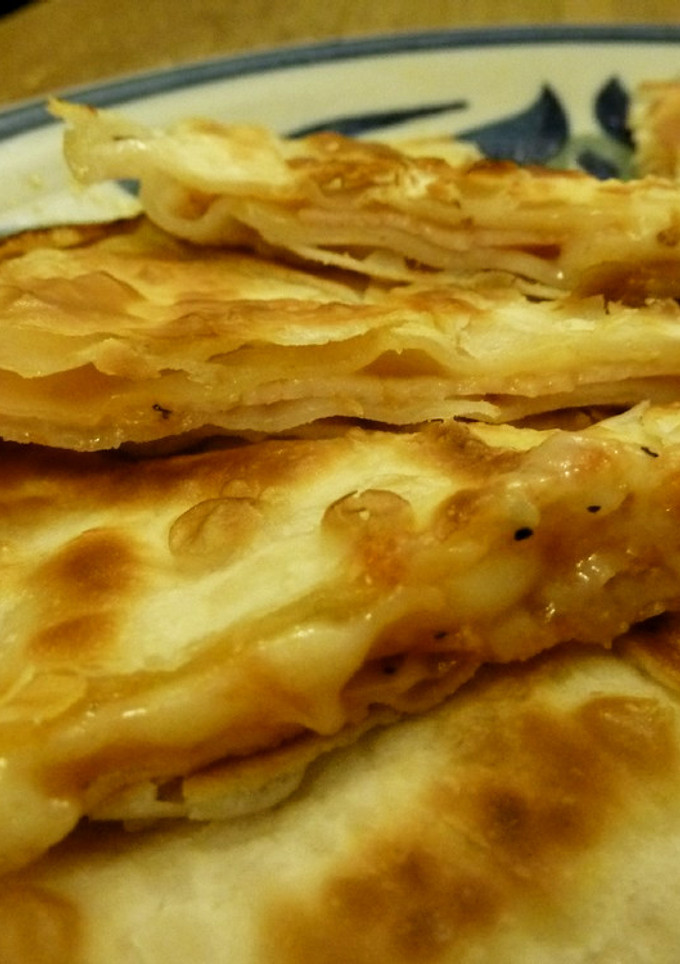 簡単おつまみ☆餃子の皮でハムチー挟み焼き-レシピのメイン写真