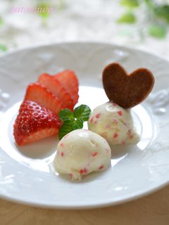 苺&ホワイトチョコのふんわり濃厚アイス♪-レシピのメイン写真