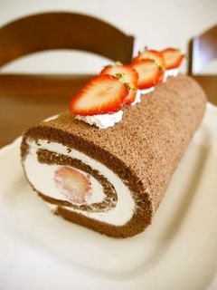苺のココアロールケーキ♪-レシピのメイン写真