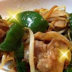 รูปของ 塩麹で美味＊豚バラとピーマンの中華炒め