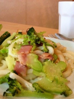 ブロッコリーの茎のうどんペペロンチーノ。-レシピのメイン写真