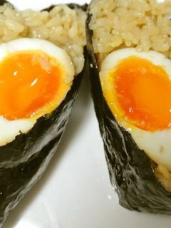 これ美味しいよ~煮卵風半熟卵入りおにぎり-レシピのメイン写真