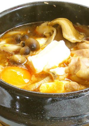 鶏とキノコのスンドゥブ・チゲ（純豆腐）-レシピのメイン写真