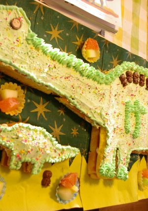 誕生日ケーキ 恐竜-レシピのメイン写真