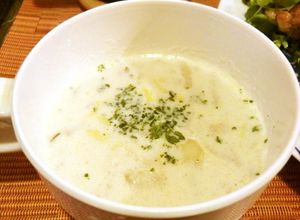 白菜、ベーコン、舞茸のミルクスープ-レシピのメイン写真