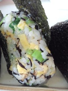 芽ひじきの煮物と菜の花で作るおにぎり-レシピのメイン写真
