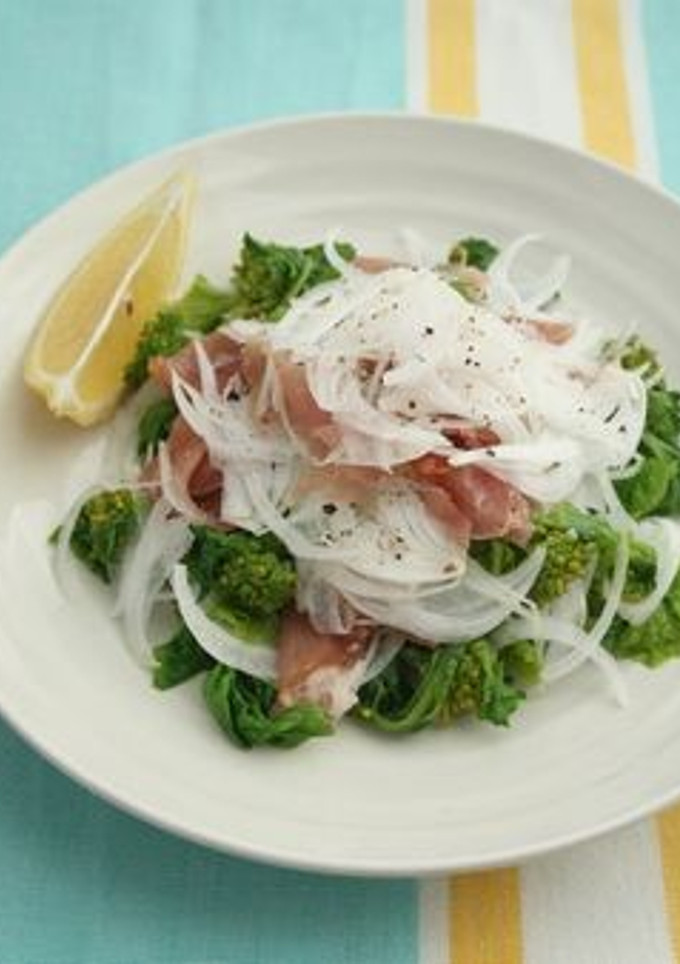 新玉ねぎと菜の花の生ハムサラダ-レシピのメイン写真