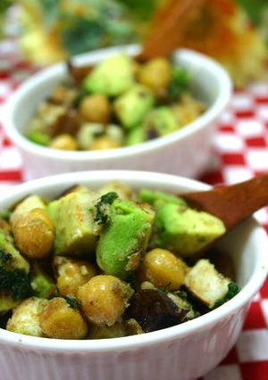 豆ｓとアボとハンペンのパセリチーズ炒め-レシピのメイン写真