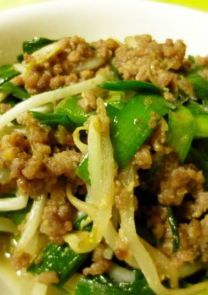 ニラ大好きさにパンのニラもやし味噌味炒め-レシピのメイン写真