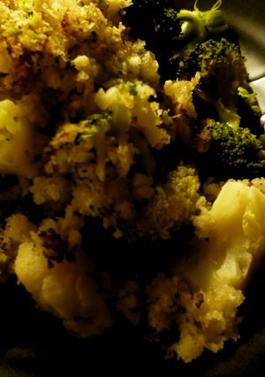 ブロッコリーとカリフラワーのパン粉焼き♪-レシピのメイン写真