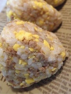 レンジdeそぼろ丼風?おにぎり♪♪-レシピのメイン写真