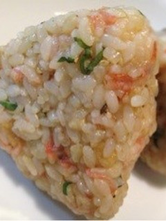 天かすが決めてな海老大葉おにぎり♪-レシピのメイン写真