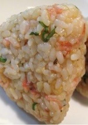 天かすが決めてな海老大葉おにぎり♪-レシピのメイン写真