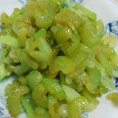 รูปของ セロリだけ！セロリドレッシング炒め☆