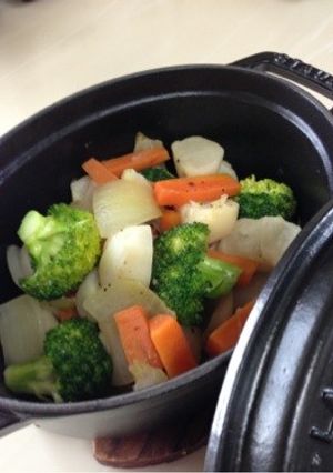 ストウブの鍋で作る温野菜のマリネ-レシピのメイン写真