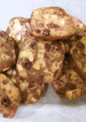 甘さ控めチョコとナッツのマーブルクッキー-レシピのメイン写真