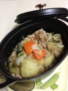 ストウブのお鍋で作る豚肉じゃが-レシピのメイン写真