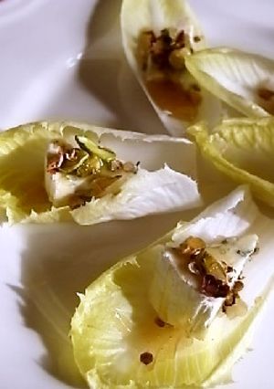 蜂蜜がけのチコリとブルーチーズのカナッペ-レシピのメイン写真