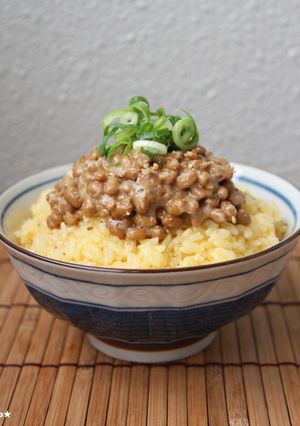 簡単朝食♪卵かけご飯on納豆☆-レシピのメイン写真
