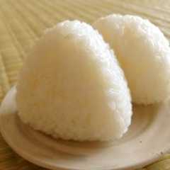 รูปของ コンビニの塩おにぎり