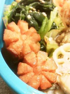キャラ弁☆簡単飾り切りウインナーの花-レシピのメイン写真