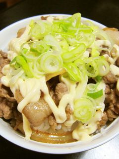 簡単!豚こま肉で満腹!ネギマヨ丼-レシピのメイン写真