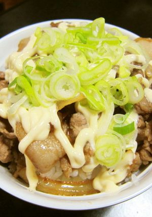 簡単！豚こま肉で満腹！ネギマヨ丼-レシピのメイン写真