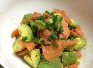 アボカドとスモークサーモンのユッケ風-レシピのメイン写真