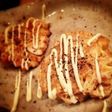 パンの耳の黒胡椒とツナマヨネーズ焼き。