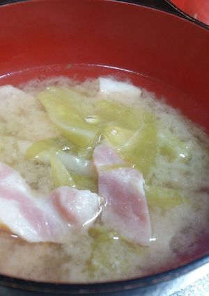 キャベツとベーコンの味噌汁-レシピのメイン写真