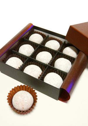 苺ミルク風味＊ホワイトチョコトリュフ♪-レシピのメイン写真