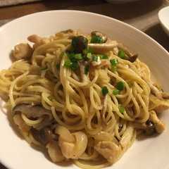 A picture of 塩麹鶏胸肉ときのこの和風カルボナーラ.