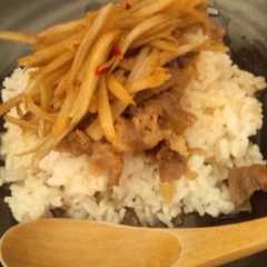 รูปของ 祖母の味＊きんぴらごぼうのせ牛丼