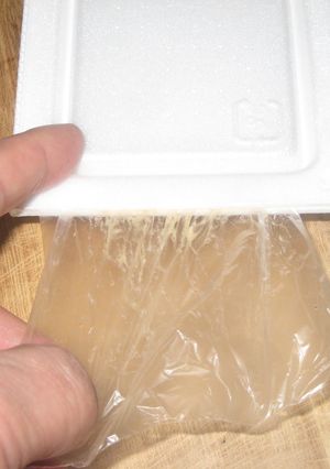 パック納豆の中フィルムだけを引き抜く方法-レシピのメイン写真