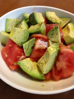 トマトとアボカドの簡単サラダ☆かけるだけ-レシピのメイン写真