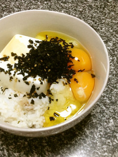 【ズボラ飯】豆腐と紫蘇ワカメのTKG-レシピのメイン写真