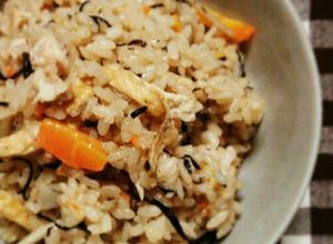 おばぁちゃんの味*鶏と油揚げ炊き込みご飯-レシピのメイン写真