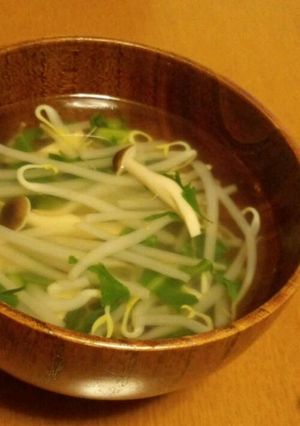 超っ早。春菊ともやしのスープ-レシピのメイン写真