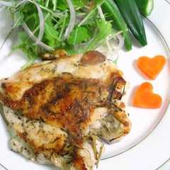 รูปของ 鶏胸肉のハーブ焼き♬