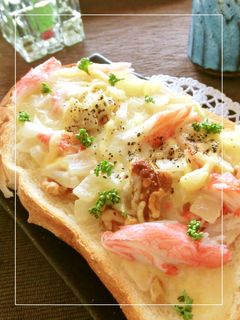 玉葱大きめ♡ かにかまと胡桃のトースト-レシピのメイン写真