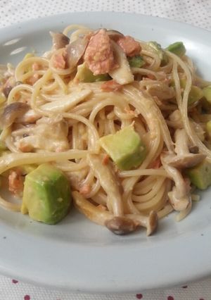 アボカドとサーモンのクリームパスタ-レシピのメイン写真