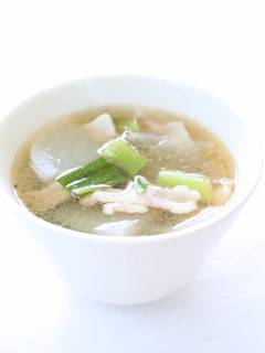 大好きな【葉にんにくと豚の白だしスープ】-レシピのメイン写真