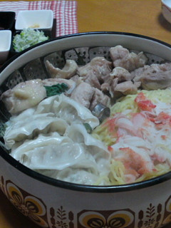 さっぱり♪餃子と鶏肉と麺の蒸し鍋-レシピのメイン写真