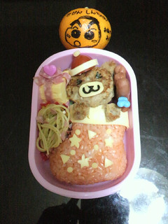サンタブーツからくまサンひょっこり弁当-レシピのメイン写真