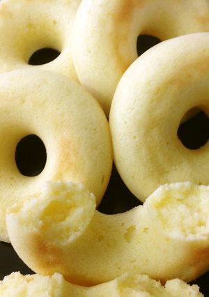 レモン香る〜クリームチーズ焼きドーナツ-レシピのメイン写真