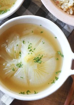 まるごと新玉ねぎのトロトロスープ-レシピのメイン写真