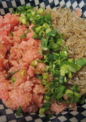ﾏｸﾞﾛとｼﾞｬｺのﾊｰﾌ丼-レシピのメイン写真
