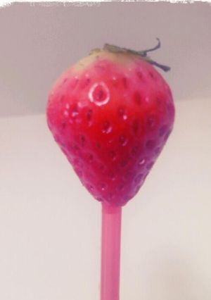 ストローde簡単☆苺のヘタの取り方♪-レシピのメイン写真