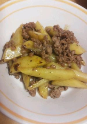 じゃがいもと挽き肉のバター炒め-レシピのメイン写真