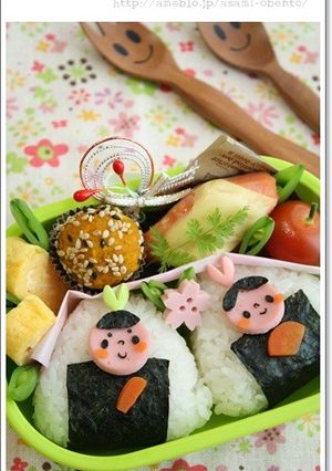 ひな祭りキャラ弁＊三角おにぎりdeお雛様-レシピのメイン写真